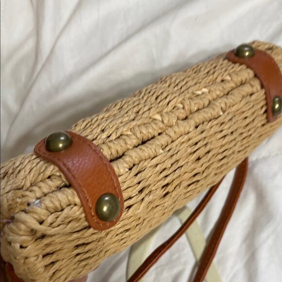 Source Unknown Brown Faux Leather Basket Weave Crossbody Bag Picnic Purse 8x6x2” - Picture 5 of 11